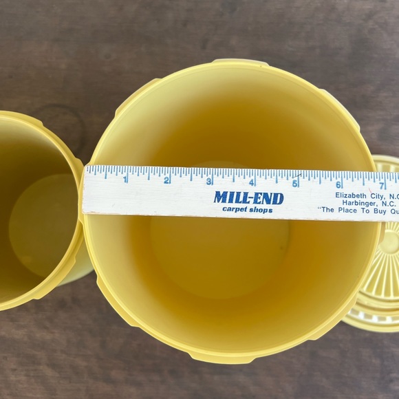 Tupperware Servalier Nesting Canister Set~Harvest Gold~ Set of 3 With Lids - Picture 4 of 10